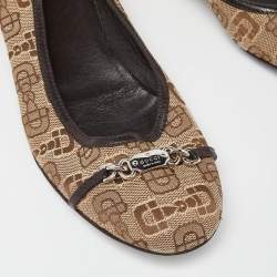 مملوكة مسبقًا حذاء باليرينا فلات غوتشي كانفاس وجلد بيج / بني مزين بالشعار مقاس 39