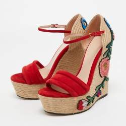 مملوكة مسبقًا Gucci Red Suede Floral Embroidered Wedge Platform Ankle Strap Espadrilles Size 37