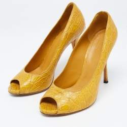 Pre Owned Gucci Yellow Crocodile  Peep Toe Pumps Size 39.5