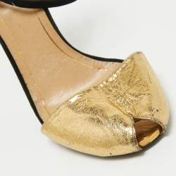 مملوكة مسبقًا Gucci Gold/Black Leather and Suede Ankle Strap Sandals Size 40