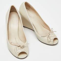 Pre Owned Gucci Off White Leather Peep Toe Wedge Pumps Size 38