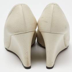 Pre Owned Gucci Off White Leather Peep Toe Wedge Pumps Size 38