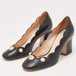 مملوكة مسبقًا Gucci Black Scalloped Leather Faux Pearl Embellished Willow Pumps Size 38