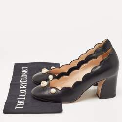 مملوكة مسبقًا Gucci Black Scalloped Leather Faux Pearl Embellished Willow Pumps Size 38