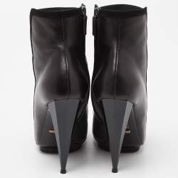 مملوكة مسبقًا Gucci Black Leather Cut Out Ankle Booties Size 40