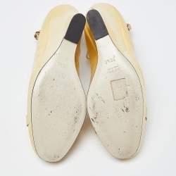 مملوكة مسبقًا Gucci Yellow Patent Leather Horsebit Wedge Pumps Size 39.5