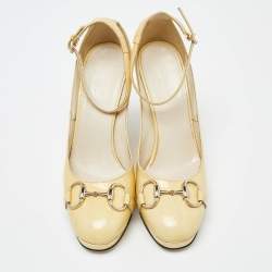 مملوكة مسبقًا Gucci Yellow Patent Leather Horsebit Wedge Pumps Size 39.5