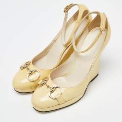 مملوكة مسبقًا Gucci Yellow Patent Leather Horsebit Wedge Pumps Size 39.5
