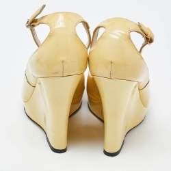 مملوكة مسبقًا Gucci Yellow Patent Leather Horsebit Wedge Pumps Size 39.5