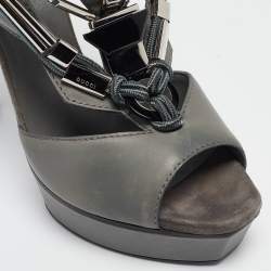 مملوكة مسبقًا Gucci Grey Leather Ankle Strap Platform Sandals Size 40