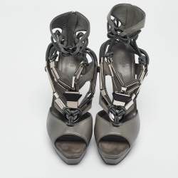 مملوكة مسبقًا Gucci Grey Leather Ankle Strap Platform Sandals Size 40