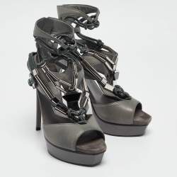 مملوكة مسبقًا Gucci Grey Leather Ankle Strap Platform Sandals Size 40
