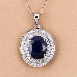 مملوكة مسبقًا قلادة بحجر ياقوت أزرق وألماس بوزن 4.32 قيراط من ذهب أصفر عيار 14 هالو