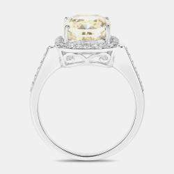 Pre Owned خاتم بارز من الماس أصفر فاتح والماس بوزن 4.38 قيراط من الذهب الأبيض عيار 18 ومقاس أمريكي 7