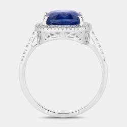 Pre Owned خاتم هالو من الياقوت الأزرق السيلاني والألماس بوزن 4.35 قيراط من الذهب الأبيض عيار 18 ومقاس أمريكي 7