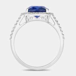 Pre Owned خاتم هالو من الياقوت الأزرق السيلاني والألماس بوزن 4.01 قيراط من الذهب الأبيض عيار 18 ومقاس أمريكي 7