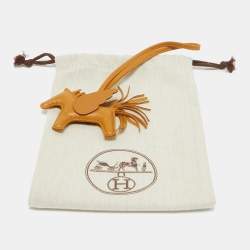 Pre Owned Hermès Sesame Milo Leather GriGri Rodeo Pegase Bag Charm PM