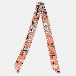 مملوكة مسبقًا Hermès Blush Orange Hermes-Paris Station Silk Candy Doll Twilly 