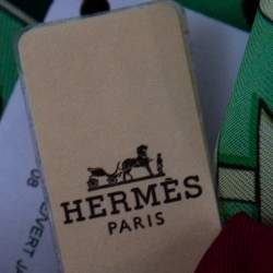 Pre Owned Hermes Green Carré en Boucles Silk Twill Scarf 