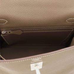 Hermes Etoupe Togo Leather Kelly 25 Top Handle Bag 