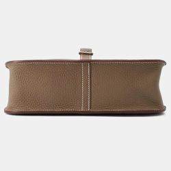 مملوكة مسبقًا Hermes Etoupe Taurillon Clemence Halzan 25 Shoulder Bag