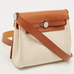 مملوكة مسبقًا Hermès Ecru/Natural Toile Canvas and Vache Leather Herbag Zip 20 Bag