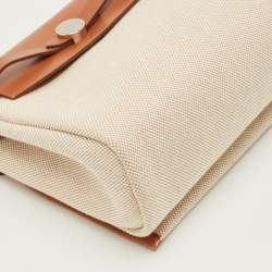 مملوكة مسبقًا Hermès Ecru/Natural Toile Canvas and Vache Leather Herbag Zip 20 Bag