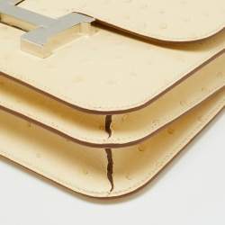 مملوكة مسبقًا Hermès Constance 18 Mini Palladium Finish Vanille Ostrich Crossbody Bag