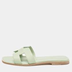 مملوكة مسبقًا Hermes Green Leather Oran Flat Slides Size 38