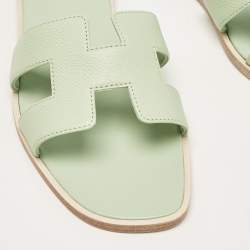 مملوكة مسبقًا Hermes Green Leather Oran Flat Slides Size 38