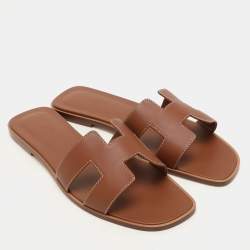 مملوكة مسبقًا Hermes Gold Leather Oran Flat Sandals Size 40.5
