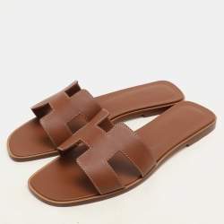 مملوكة مسبقًا Hermes Gold Leather Oran Flat Sandals Size 40.5