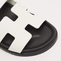 مملوكة مسبقًا صندل فلات سلايد هيـرمس شيـبـر جلـد أبـيـض مقاس 38.5