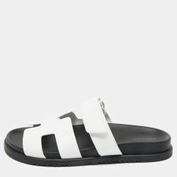 Pre Owned Hermès White Leather Chypre Flat Sandals Size 39.5