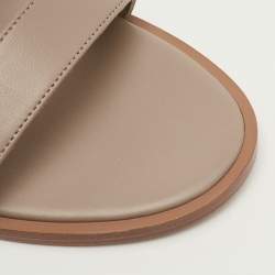 مملوكة مسبقًا Hermes Lagune Size 39.5 Khaki Beige Leather and Suede Flat Slide Sandals