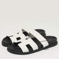 مملوكة مسبقًا Hermes Chypre Size 40 White Leather Flat Slide