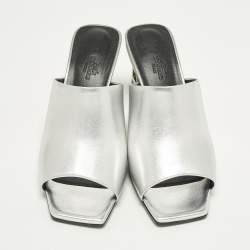 مملوكة مسبقًا Hermes kylie Size 39 Silver Leather Slide Sandals