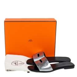 Pre Owned Hermes Silver Leather Flat Slides Size 38.5
