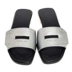Pre Owned Hermes Silver Leather Flat Slides Size 38.5