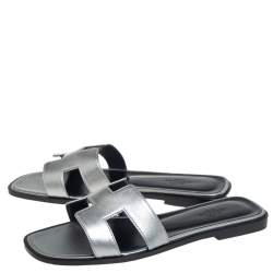 Pre Owned Hermes Silver Leather Oran Flat Slides Size 38
