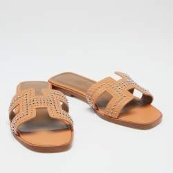 مملوكة مسبقًا صندل سلايد هيرمس أوران فلات جلد خوخي مرصع مقاس 37.5