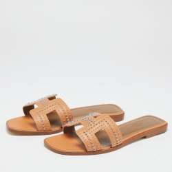 مملوكة مسبقًا صندل سلايد هيرمس أوران فلات جلد خوخي مرصع مقاس 37.5