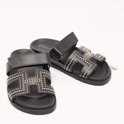 مملوكة مسبقًا Hermès  Black Studded Leather Chypre Slides Size 37