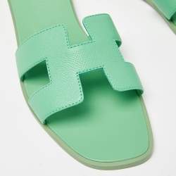 مملوكة مسبقًا Hermes Green Leather Oran Flat Slides Size 38
