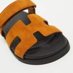 مملوكة مسبقًا Hermès Brown Suede Chypre Sandals Size 38
