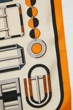 مملوكة مسبقًا وشاح هيرمس حرير برتقالي كارير ان بوكليز