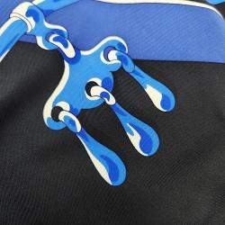 مملوكة مسبقًا Hermes Silk Blue Giant Triangle Scarf