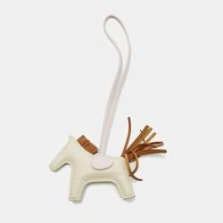 مملوكة مسبقًا Hermes GriGri Rodeo PM Bag Charm Craie/Mauve Pale/Gold Milo Leather