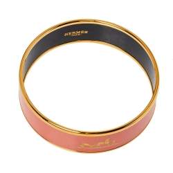 Pre Owned Hermès Peach Enamel Gold Plated Caleche Bangle Bracelet
