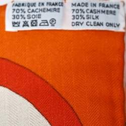 Pre Owned Hermés Cream Carre en Boucles Print Cashmere and Silk Shawl